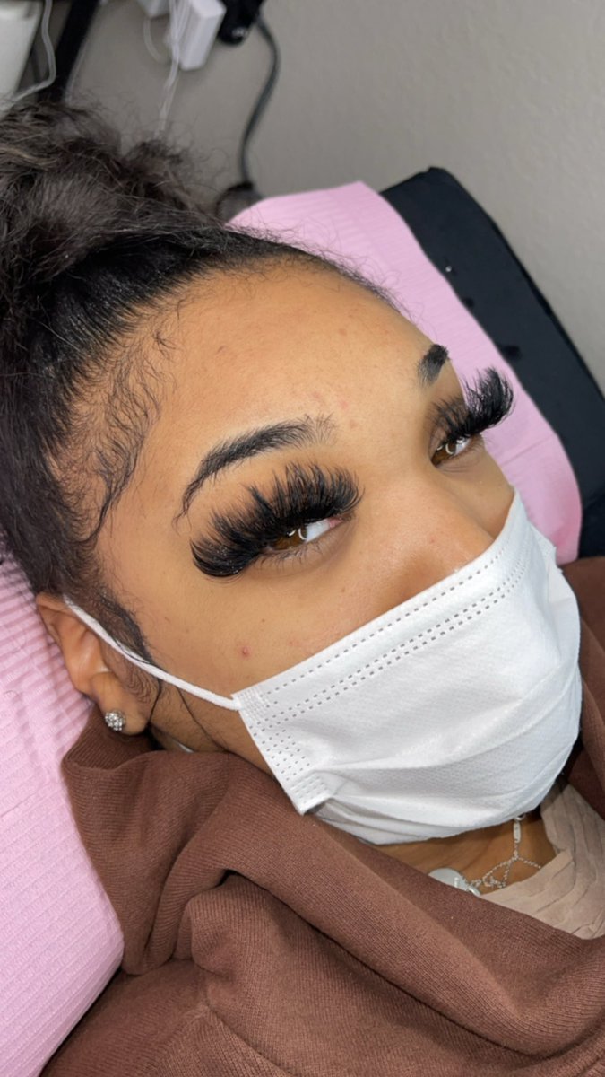 Wess_Wess18's tweet photo. Hey loves! Enjoy these lash pics💕
Follow my lash page on IG @Boujie_lashboutique 
#azlashtech #peorialashes #glendalelashes #phxlashes #chandlerlashes #tempelashes #seattlelashes #tacomalashes #chicagolashes #follow #followme #volumelashes #megavolumelashes https://t.co/pz3r8plELL