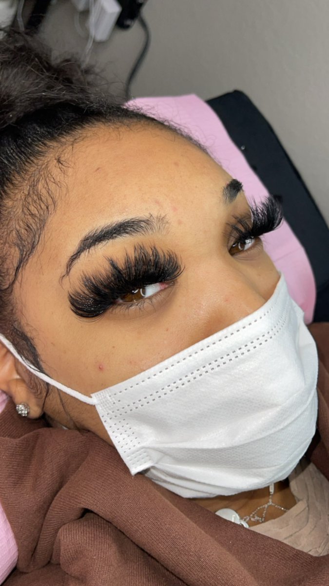 Wess_Wess18's tweet photo. Hey loves! Enjoy these lash pics💕
Follow my lash page on IG @Boujie_lashboutique 
#azlashtech #peorialashes #glendalelashes #phxlashes #chandlerlashes #tempelashes #seattlelashes #tacomalashes #chicagolashes #follow #followme #volumelashes #megavolumelashes https://t.co/pz3r8plELL