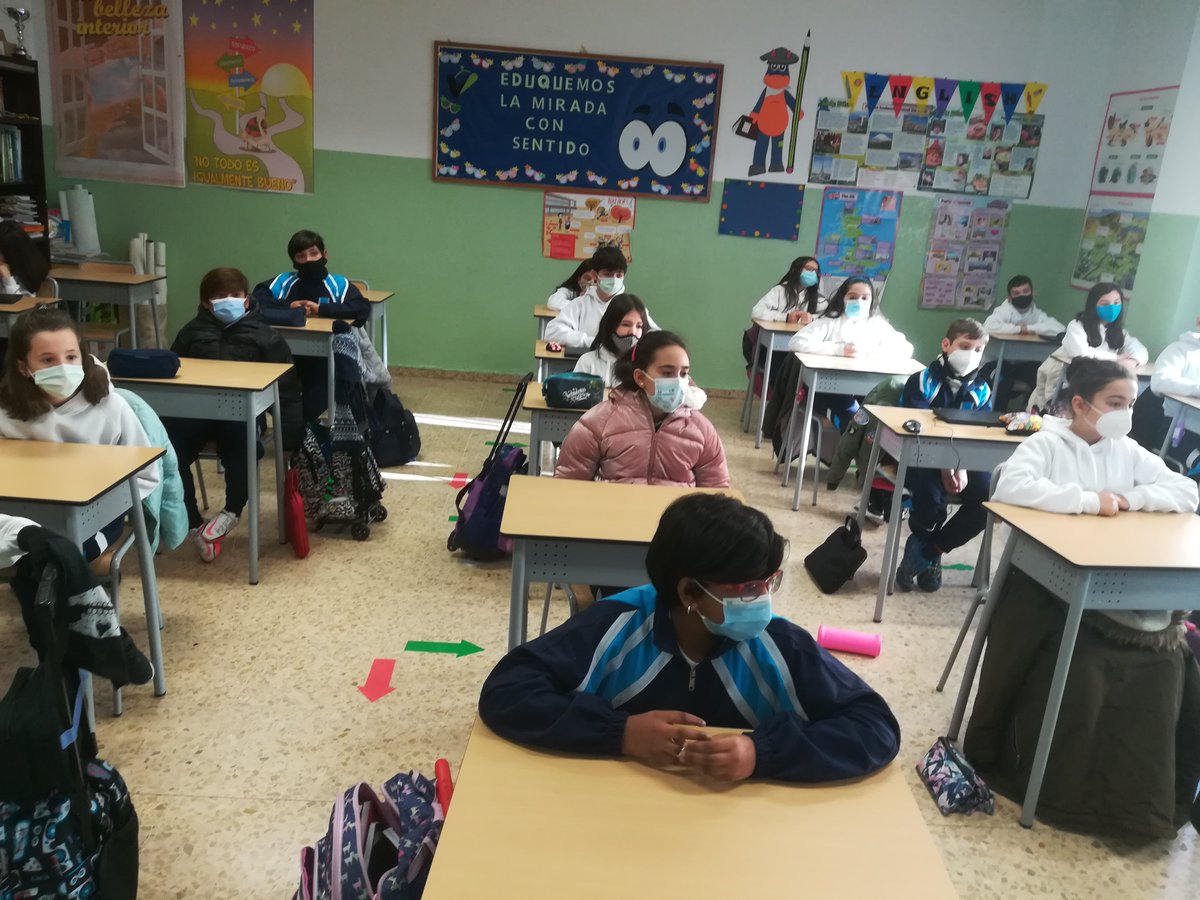 vedrunalabaneza's tweet photo. 🐧 Los alumnos de 3º, 4º, 5º y 6º de Educación Primaria conocieron un poco más de cerca la vida en la Antártida. Participaron en una videoconferencia con miembros de la base Gabriel de Castilla.🐧
#SomosVedruna #NSCLaBañeza #CarmelitasLaBañeza #BaseGabrieldeCastilla #Antártida https://t.co/SRnssqtT7U