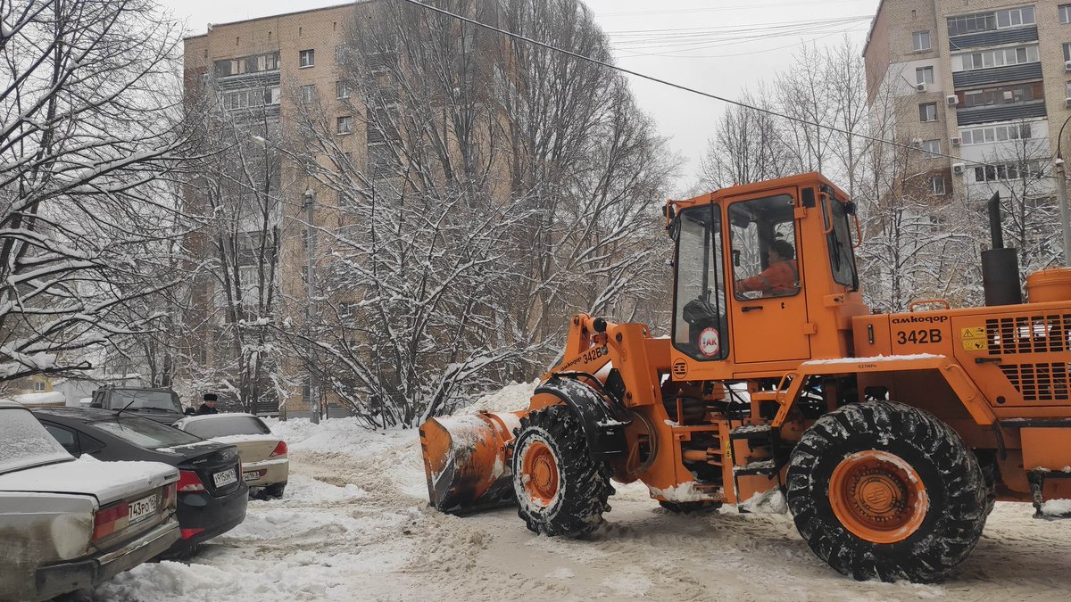 Kir_UM14's tweet photo. @kirovskoe63  Механизированная очистка территории Черемшанская, 139; 139а. @Rudakov_i_a @ov_safonova @adm_kir63 https://t.co/BqxHB0i7Hk