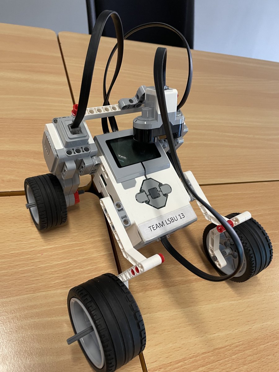 SafiaBarikzai's tweet image. @LSBU #PlayfulCoding #LEGOrobotics with year 12 students