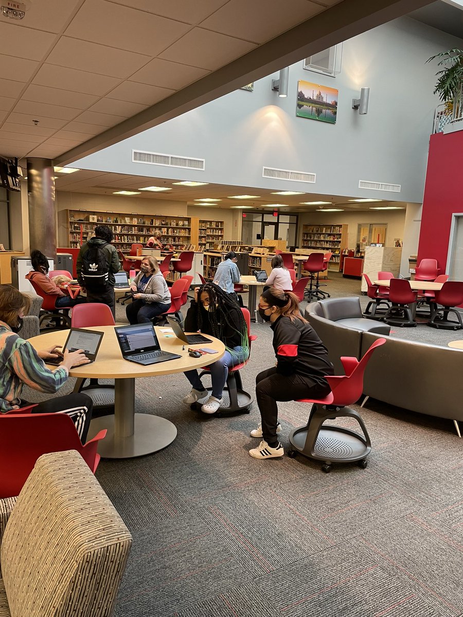 College Application Day is in full swing today! The PHS counselors are meeting with seniors needing to finish their college applications. In March, will will be bringing in our local college partners for a FREE college application session @VikingDiffSuper <a href="/vikingBollmer87/">Mr. Bollmer</a>