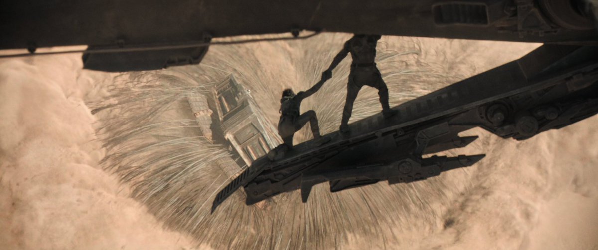 JohnnySobczak's tweet image. Denis Villeneuve has made five films since coming to Hollywood:
• PRISONERS
• SICARIO
• ARRIVAL
• BLADE RUNNER 2049
• DUNE

All 5 have been nominated at the #Oscars, with a combined 27 nominations and 3 wins to date. I can’t think of a comparable run by another director.