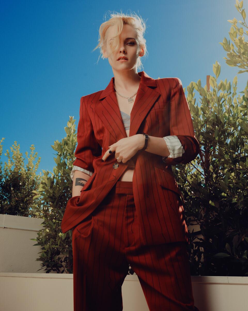 picskristen's tweet photo. ACADEMY AWARD NOMINEE KRISTEN STEWART https://t.co/bWbAljrI8a