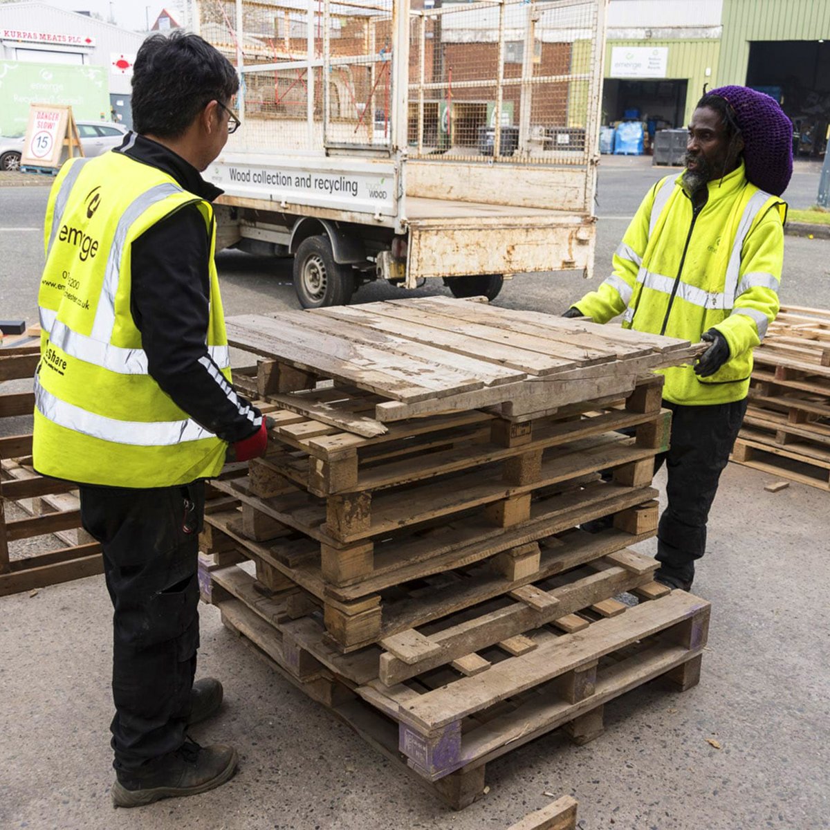 volunteeremerge's tweet photo. Job seeking? Volunteering with @FareShareGtrM or @EMERGEWood can help reboot your career, or get it off to a great start with new or refreshed skills. 
Visit our website or contact our #volunteering team for a chat about our opportunities. T: 0161 223 8200
https://t.co/onENwS2VNX https://t.co/Dpy5wejQdw