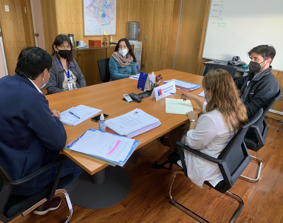 ssaludlosrios's tweet photo. ➡️Director (s), Renato Toro y equipo de la subdirección médica del @ssaludlosrios se reunieron con representantes del Colegio Médico Valdivia para coordinar acciones conjuntas para hacer frente al aumento de casos #COVID19 en #LosRíos✔️

#valdiviacl https://t.co/PBxOJmpyjQ