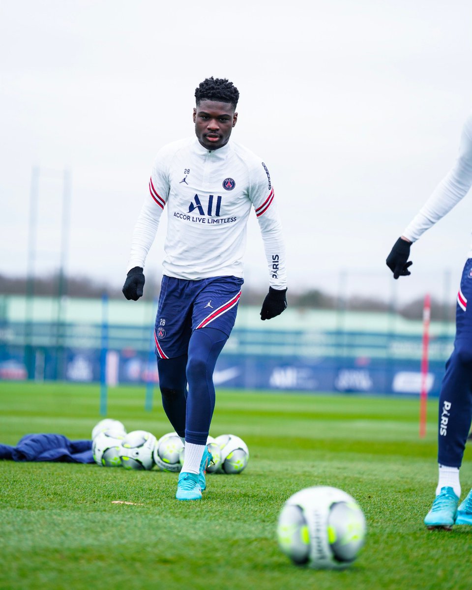 PSG_English's tweet photo. Training today! 📸 https://t.co/RxpkkTTeUF