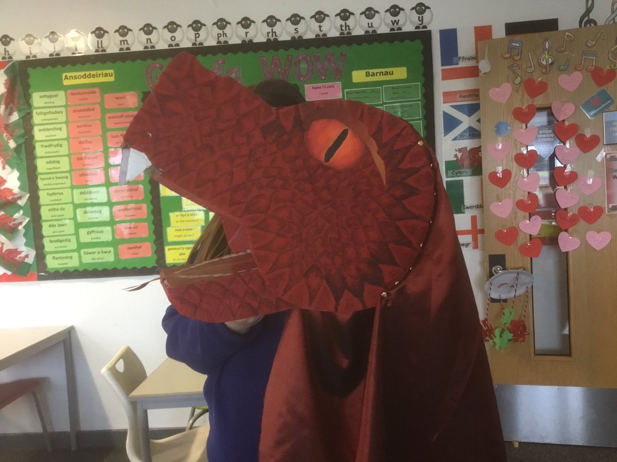 CHCS_Cymraeg's tweet photo. Blwyddyn 7 - Eisteddfod Dragons amazing work! https://t.co/5UoCoKia2o