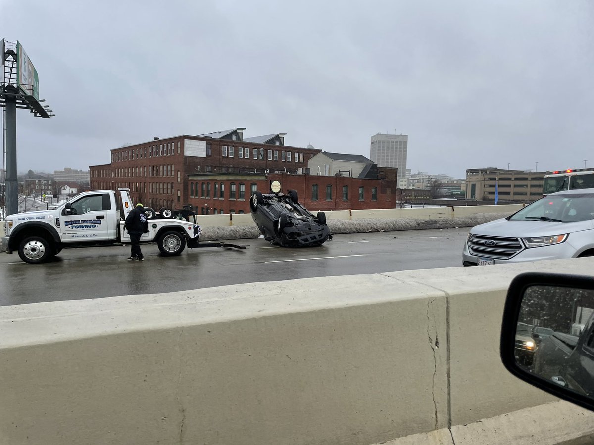 bfinny's tweet photo. #290West @7News @myfoxboston @WCVB Roll over accident in #Worcester https://t.co/SVJDFgwkQy
