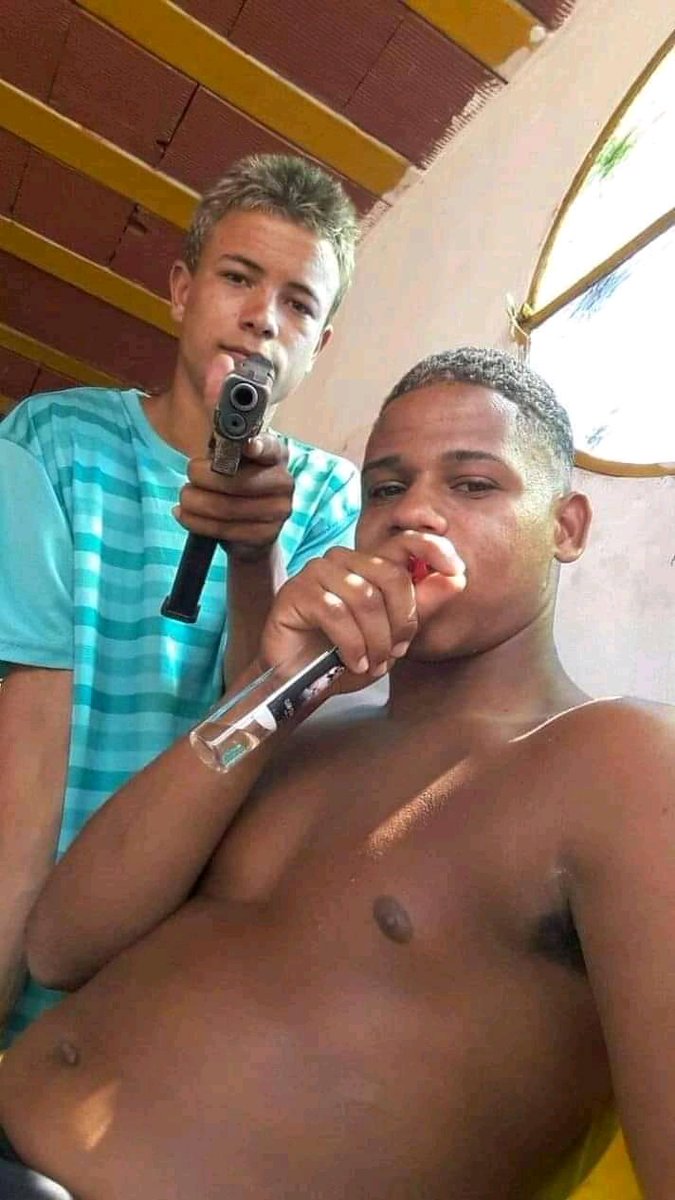 baudorio's tweet photo. LOIRINHO E BATCHOCA
RODO ÉPOCA DE CV ✌️🚩

AMBOS MORTOS. https://t.co/SOKM5LvGpI