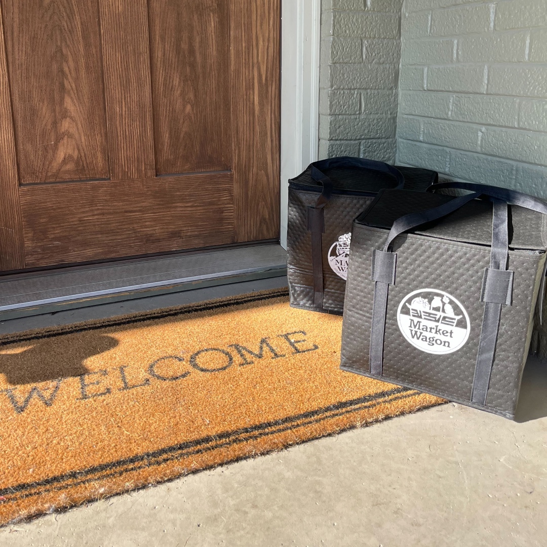 When it's delivery day 🙌 the best welcome home is with LOCAL food 💚