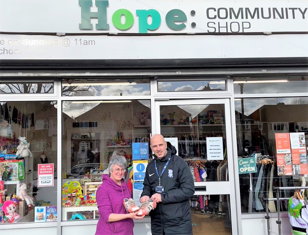 Sheldoncc_b26's tweet photo. A huge thank you to Birmingham City FC Academy who kindly donated some football equipment to Hope Community Shop. The donations will make a real difference to those we support in our community ⚽️🙌🏻 @bcfcacademy @BCFC 

#Hope #BCFC #Community #Partnership #KRO https://t.co/lxUKSZmha4