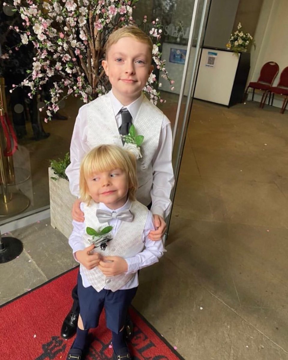 LiverpoolSuits's tweet image. So glad we could provide the suits for Andy and everyone on their very special day and as always congratulations! 🎉 👏
.
.
.
.
.
.
Tags:
#Liverpool #Liverpoolbusiness #Liverpoolcity #Liverpoolone #suitandtie #tailor #tailoring #bespoke #bespoketailoring #bespokesuit