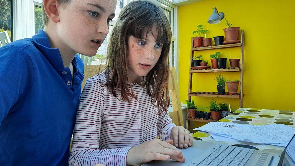 CGI_UKNEWS's tweet photo. Check out our Cyber Security themed #STEMfromHome pack this #SaferInternetDay2022. Crack the cyber coding challenges and read our top tips on staying safe online: https://t.co/h5QTx38JUy #ExperienceCGI https://t.co/f2pol73JaH