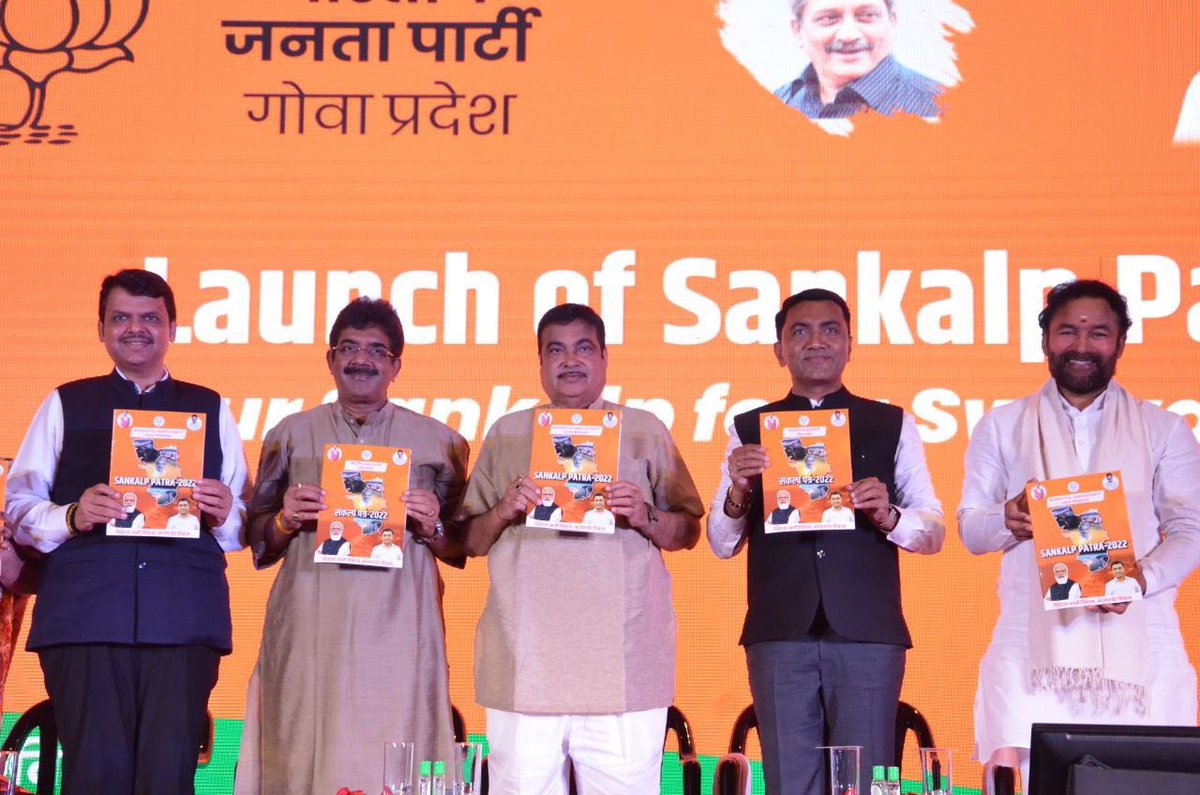 BJP4Goa's tweet photo. Sankalp Patra (Manifesto) of 
@BJP4Goa was released at the hands of Union Minister Shri 
@nitin_gadkari
 ji, in presence of Shri 
@Dev_Fadnavis
 ji, Union Minister Smt. 
@DarshanaJardosh
 ji, Shri 
@kishanreddybjp
 ji, @DrPramodPSawant, Shri 
@ShetSadanand
 and others. https://t.co/3dJuyYlksA