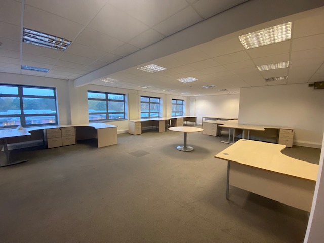 Basepoint_Bmth's tweet photo. Large open plan #office available now on #Bournemouth Airport Aviation Park. 24hr access, 100Mb/s BB, CCTV/Security
Ring  01202 331700 to arrange a viewing. https://t.co/59Xy6mcJ6w