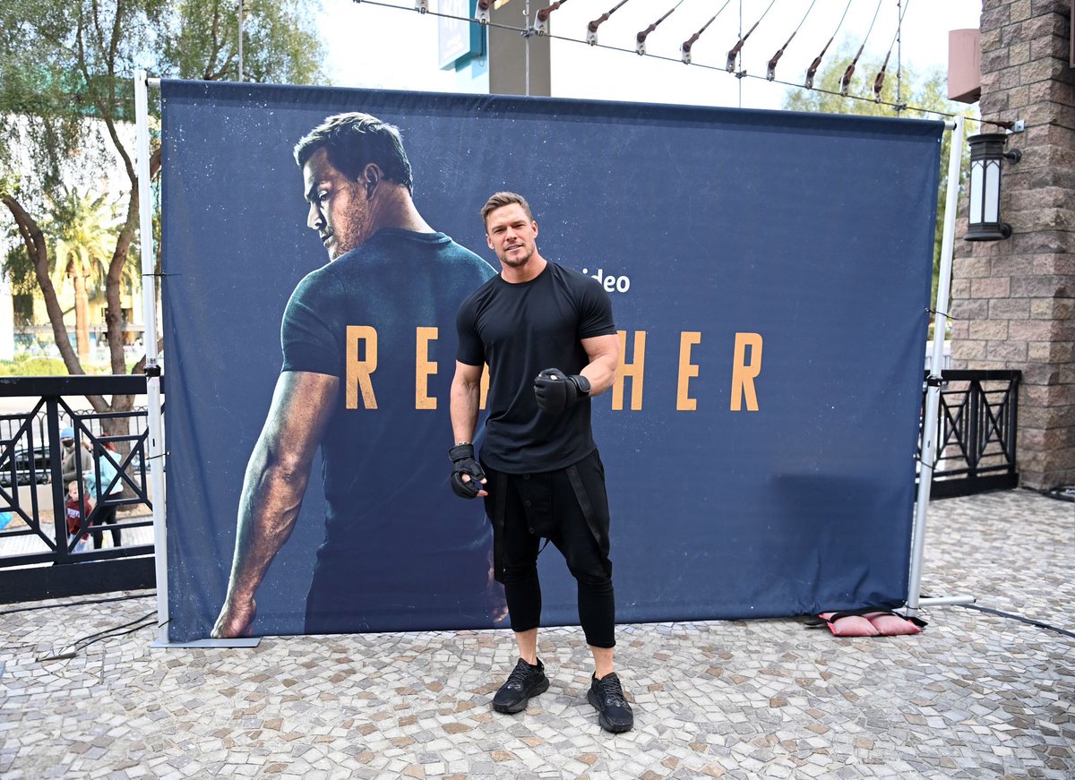 ARitchsonBrasil's tweet photo. Alan participando do ''The Reacher Challenge'' que a Amazon Prime Video realizou no ultimo dia 05/02 para celebrar a estreia da série Reacher https://t.co/tNox0lz6fB