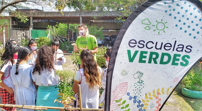 carlosbreyaui's tweet photo. ✅ ESCUELAS VERDES
Durante el año 2021, escuelas de la Ciudad realizaron salidas didácticas a diversos espacios verdes donde entraron en contacto con el mundo natural.
👉 Info: https://t.co/8mQvrV389x https://t.co/qoOes25mTq
