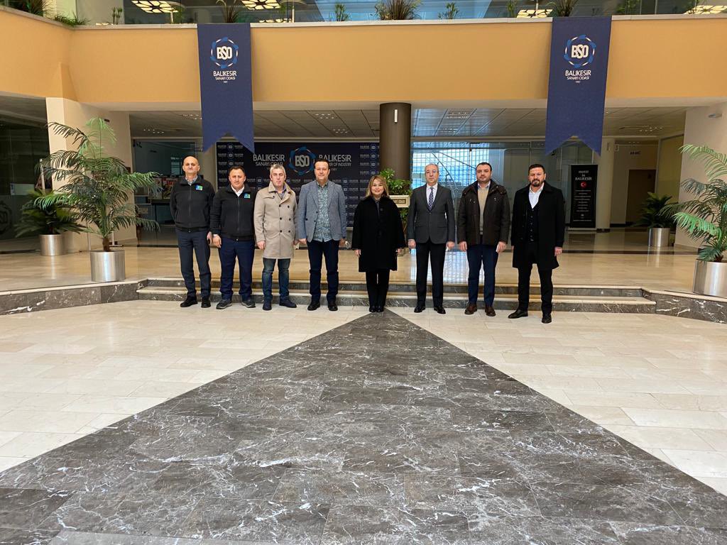 Sanayi ve İş dünyamızın gözbebeği BALOSB’yi ziyaret ettik.
Devletimizin ekonomik değerlerine katkıda bulunmaya özen gösteren BALOSB'un verimliliğini artırmak üzere OSB Müdürü <a href="/MesutERAY12/">Mesut ERAY</a> ve Yönetim Kurulu Başkan Vekili Yönetim Kurulu Başkan V. Hüseyin BEKKİ ile istişare ettik.