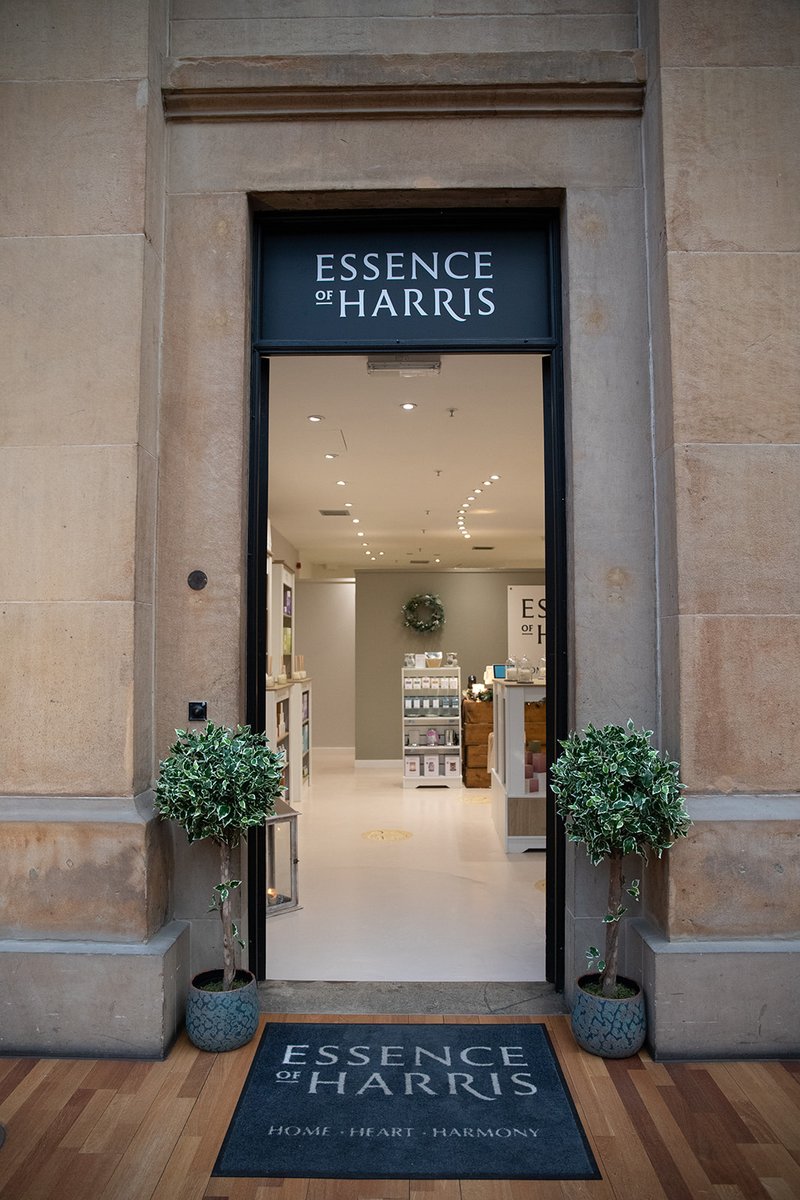 essenceofharris's tweet photo. Join us in-store in the heart of @PrincesSquare. Our friendly team are on hand to help you find the perfect Valentine’s gift for your loved ones or discover scents for your home.

We’re open until 5pm, so join us in-store for a warm Hebridean welcome 💛

Photos by @eddiefitz7 https://t.co/YEnGv6NftX
