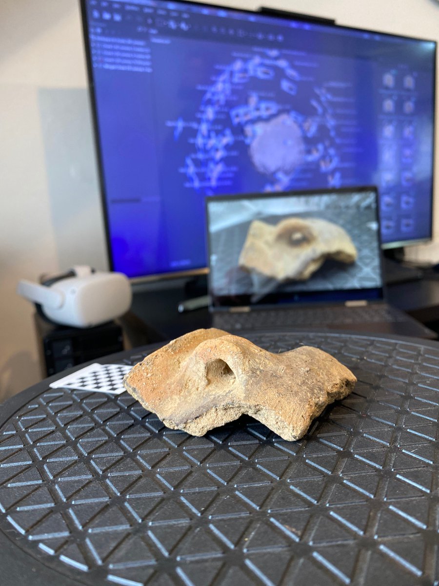 MattBearClark's tweet photo. Scanning and presenting artefacts, like this piece of early Iron Age pottery. Quite eerie handling these items and putting them 'back together' in VR. #PhotoGrammetry #VR #Archaeology #GameDev #Cornwall #ShadowTor https://t.co/upr5O7DEOo