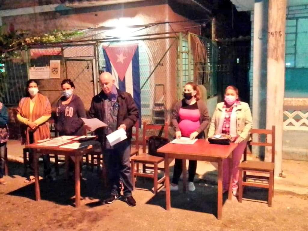 PartidoPCC's tweet photo. #Cuba La #ConsultaPopular del Proyecto de #CódigodelasFamilias es un proceso de diálogo, razones y argumentos. Continuemos aportando. #TodosLosDerechosParaTodasLasPersonas #CubaVive #CubaViveEnLasFamilias 
https://t.co/2PwAcPyv9b https://t.co/iG84TczIoG