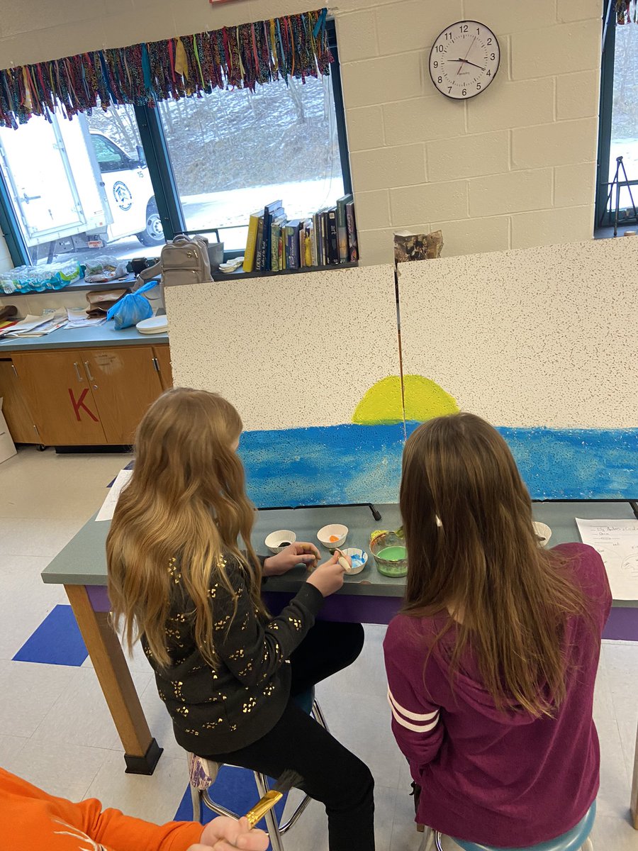 trinityareaarts's tweet photo. I love busy mornings in the art room to start my day! 💙😊 @trinityareaarts @KeruskinPete #trinitysouth #elementaryart https://t.co/ylNk0bBMYU