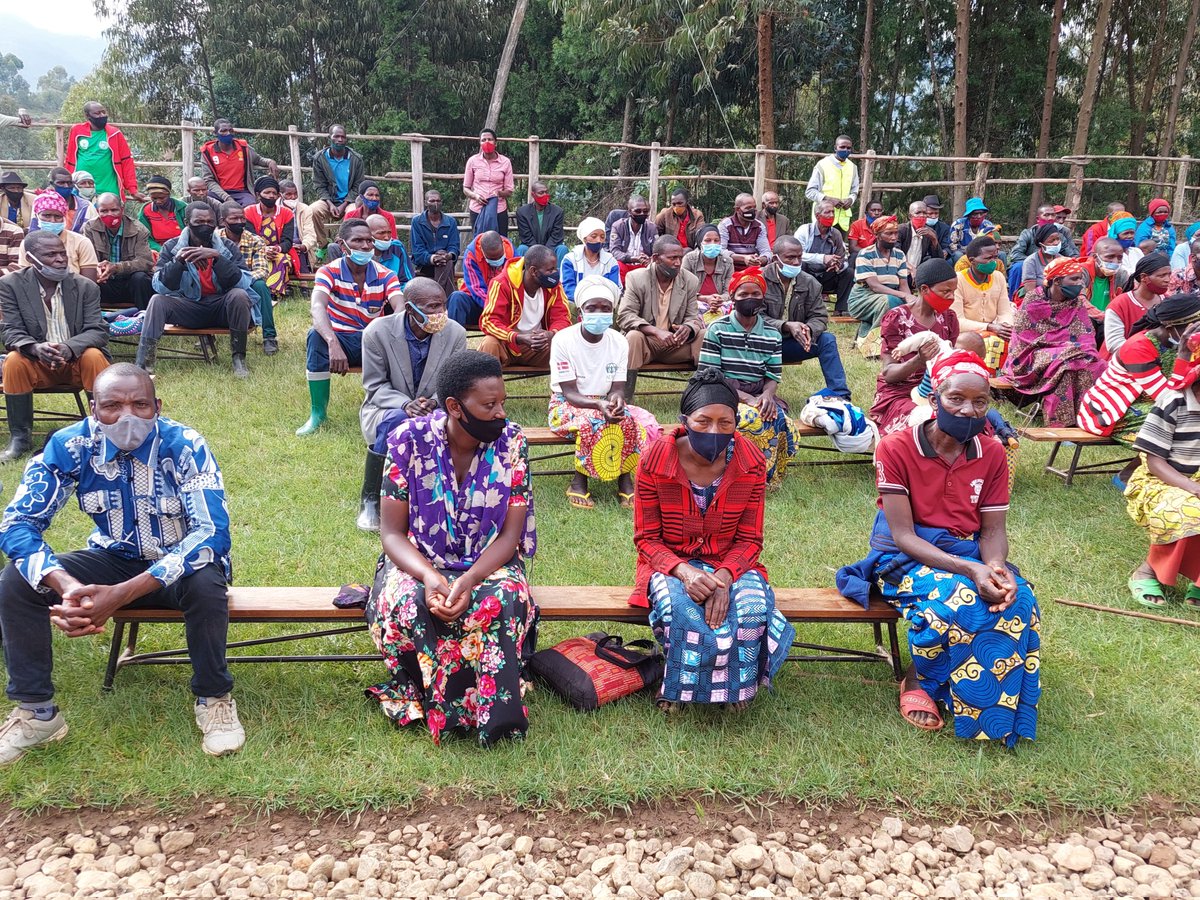 RwandaWest's tweet photo. Kuri iki gicamunsi, Guverineri @HabitegekoFran1 yifatanyije n'abaturage b'Umurenge wa #Mutuntu @KarongiDistr muri gahunda yo gutangiza ku mugaragaro ku rwego rw'Akarere umwaka w'ubwisungane mu kwivuza #MUSA 2022-2023. https://t.co/mQ42WU6okg