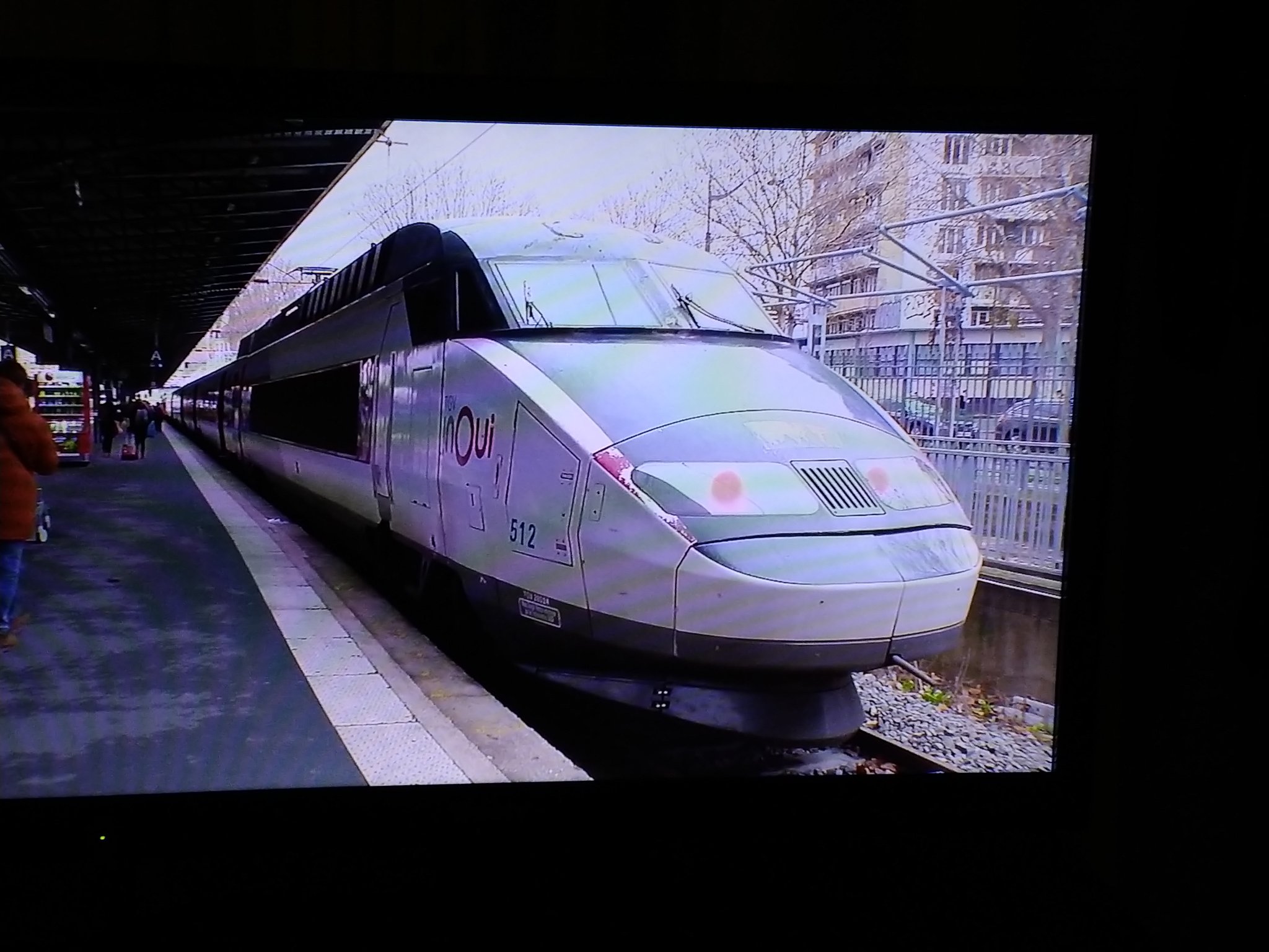 ゆみ 裕海 世界の車窓から パリ東駅からのtgv スーツさん東駅 北駅 近くのホテルに泊まりながら色々行ってたなぁ と思いを馳せながら コロナ前の最後の仕事でパリ バルセロナまで乗った事を思い出す T Co Ommvbihnac Twitter