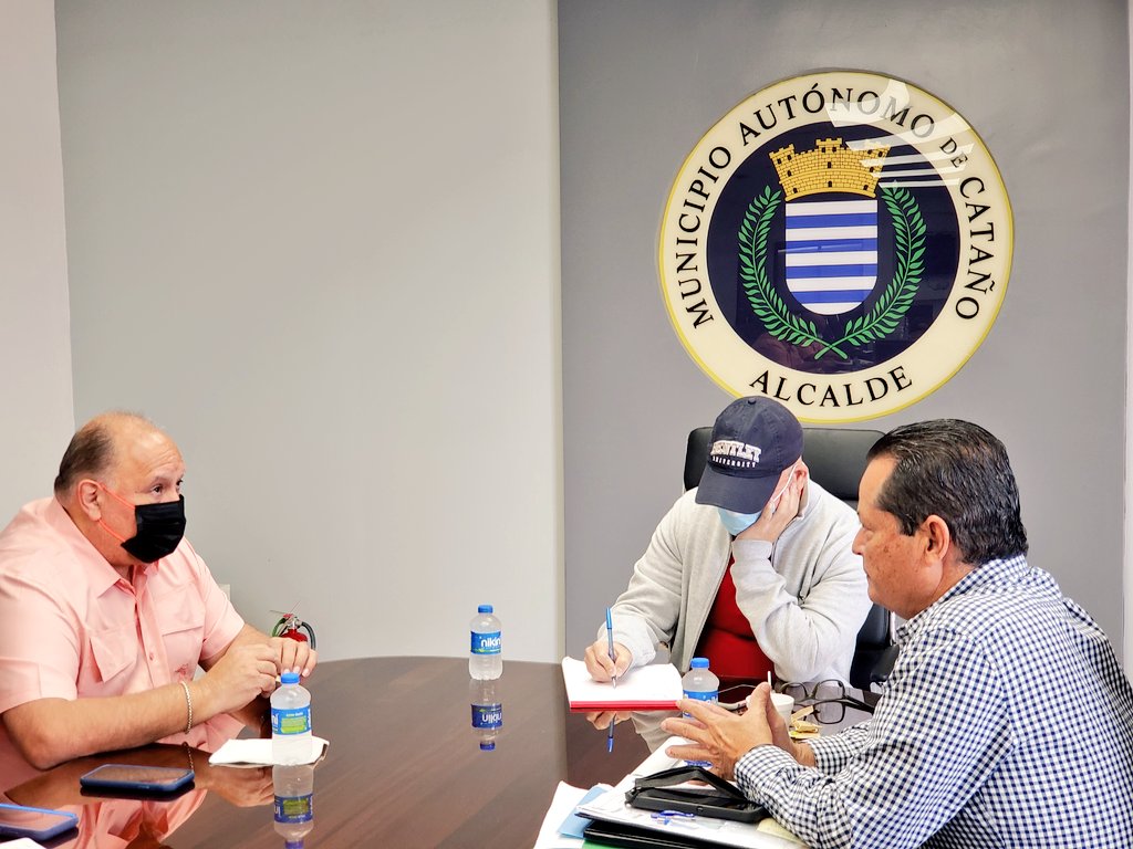 TranspMaritimo's tweet photo. Director Ejecutivo de @TranspMaritimo Jorge Droz, se reúne con personal del municipio de @catano y realizó visita de inspección a las facilidades del terminal de lanchas. https://t.co/kuXtAXOHbF