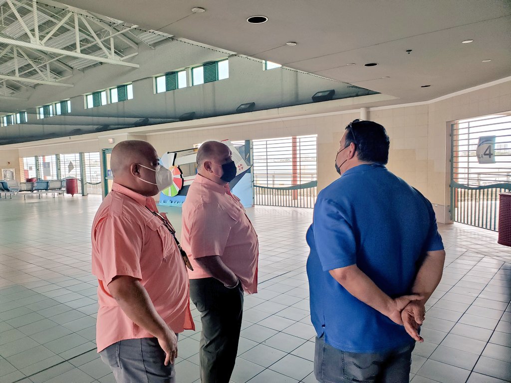 TranspMaritimo's tweet photo. Director Ejecutivo de @TranspMaritimo Jorge Droz, se reúne con personal del municipio de @catano y realizó visita de inspección a las facilidades del terminal de lanchas. https://t.co/kuXtAXOHbF