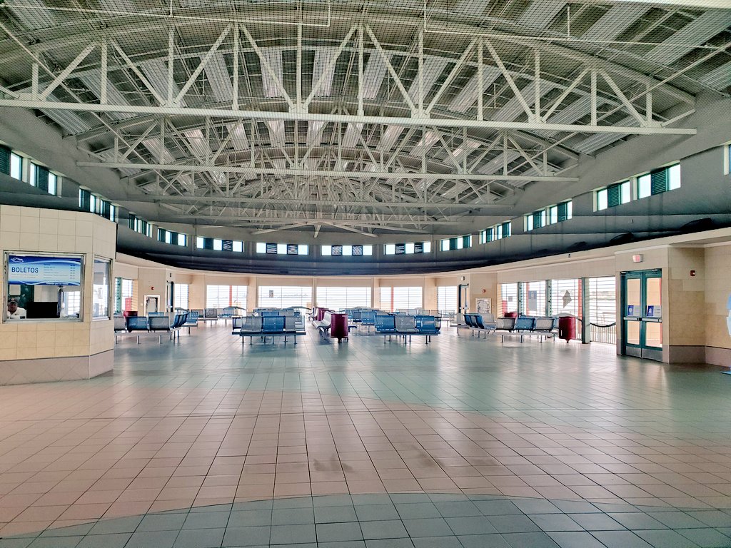 TranspMaritimo's tweet photo. Director Ejecutivo de @TranspMaritimo Jorge Droz, se reúne con personal del municipio de @catano y realizó visita de inspección a las facilidades del terminal de lanchas. https://t.co/kuXtAXOHbF