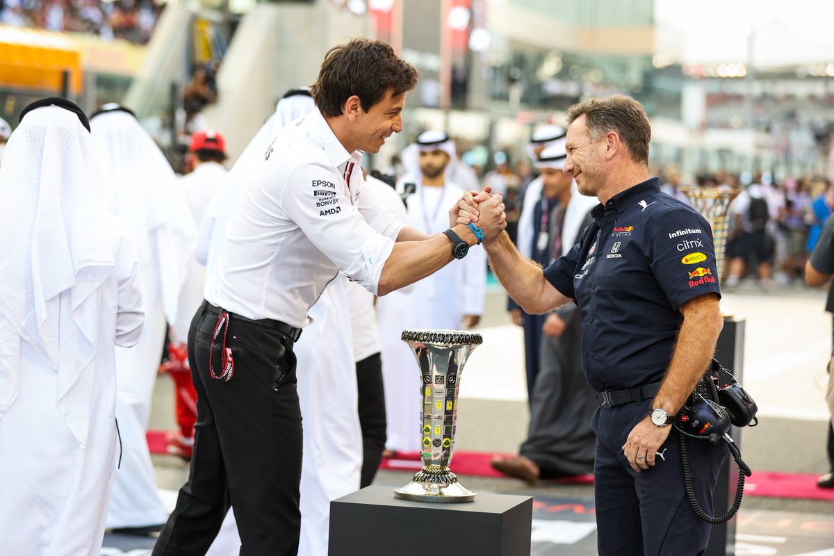 ODDSbible's tweet photo. Mercedes auctioned off a tour of their facility at the Autosport Awards Charity Auction 🏎️

The winning bid of £5k came from Red Bull Team Principal Christian Horner 🤯

Horner wants to take around 20 people on the tour 😂

Elite level shithousery 🤣 #F1 https://t.co/2w9KL8kqo0