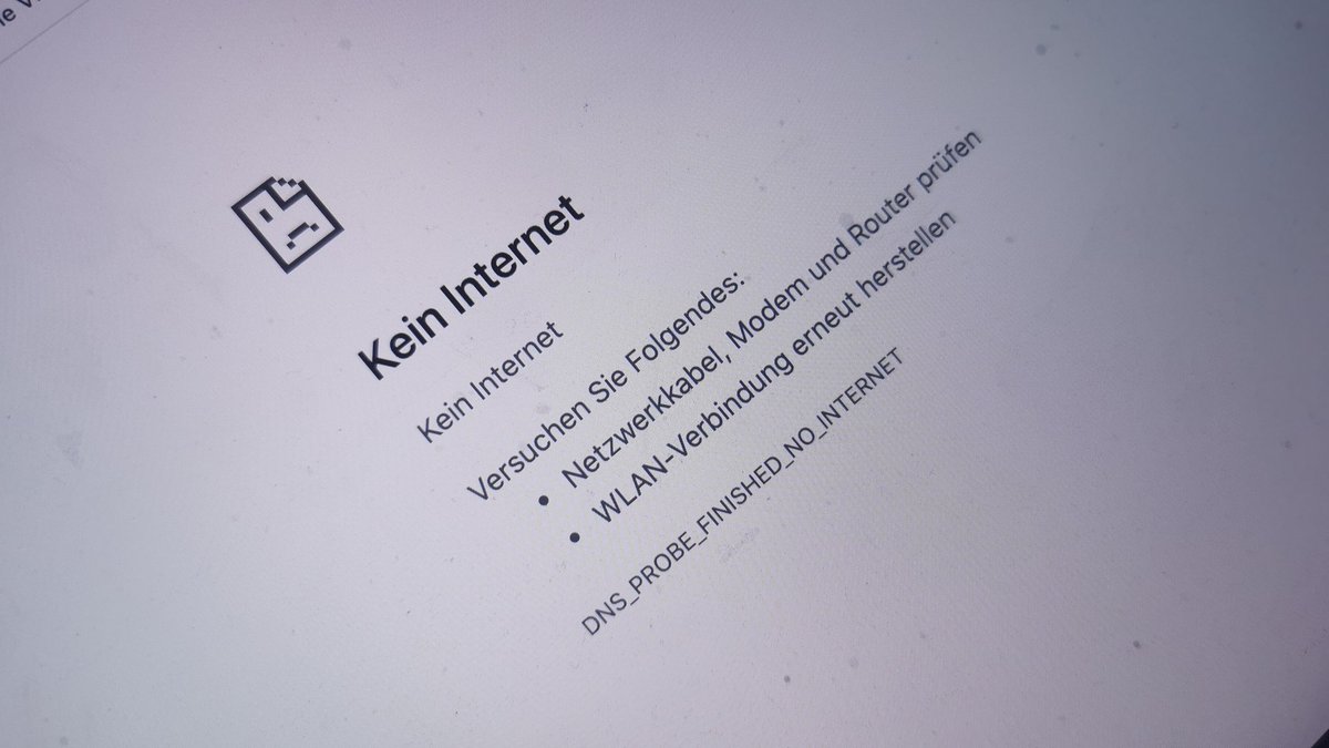 Gibt es Neuigkeiten, außer 'habe noch etwas Geduld'? Kann doch wirklich nicht sein, dass man seit einer Woche kein internet mehr hat.
Wo muss ich anrufen, wenn ich auf  mein sonderkündigungsrecht  bestehe? <a href="/vodafone_de/">Vodafone Deutschland</a>