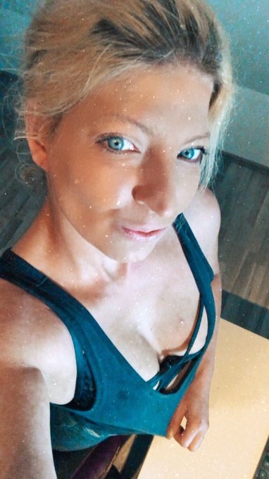 Seid ihr gut in die neue Woche gekommen?!  Schaut mal auf meinem Bestfans Profil vorbei.. dort gibt es<a href="/tag/dirtyblowjob"class="tags"><span>#dirtyblowjob</span></a>