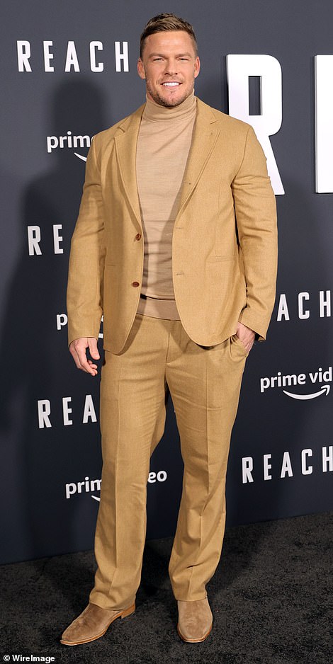 ARitchsonBrasil's tweet photo. 📸 Alan Ritchson na premiere da série Reacher, no ultimo dia 03/02 https://t.co/V04D2UhKyP