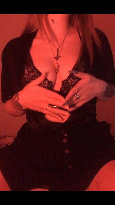 E-S-S-Y’s pics and videos