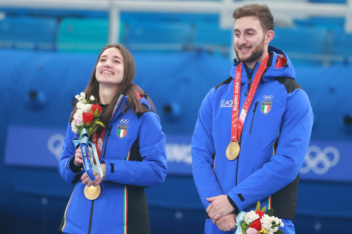 ItaliaTeam_it's tweet photo. 𝐆𝐋𝐈 𝐈𝐍𝐕𝐈𝐍𝐂𝐈𝐁𝐈𝐋𝐈 🥌

11 partite, 11 vittorie.

#ItaliaTeam | #Curling | #Beijing2022 https://t.co/eYqDqTB7Oy