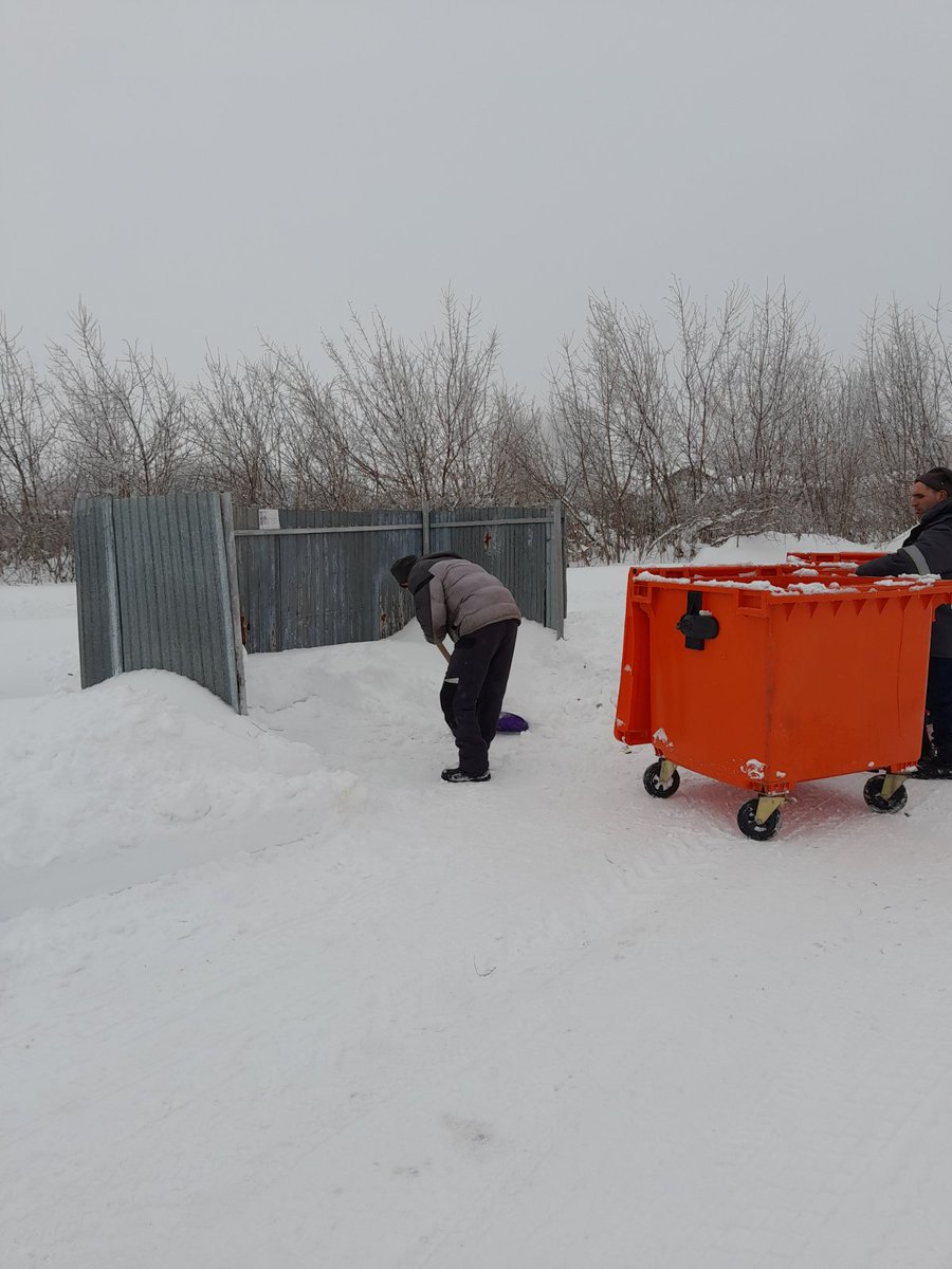 Продолжается работа по очистке площадок ТКО в п.Журавли