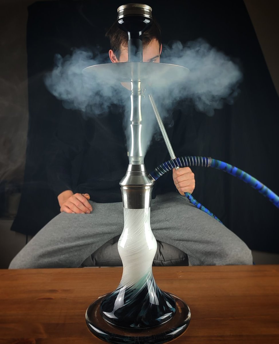 Neues Foto online!

Geraucht wurde mit der Aeon Edition Lounge 4.

Gerne auch bei Instagram vorbeischauen.

Instagram: Hookahseeks 

#Shisha #Hookah #instagram #aeon #shishalife #Tweet