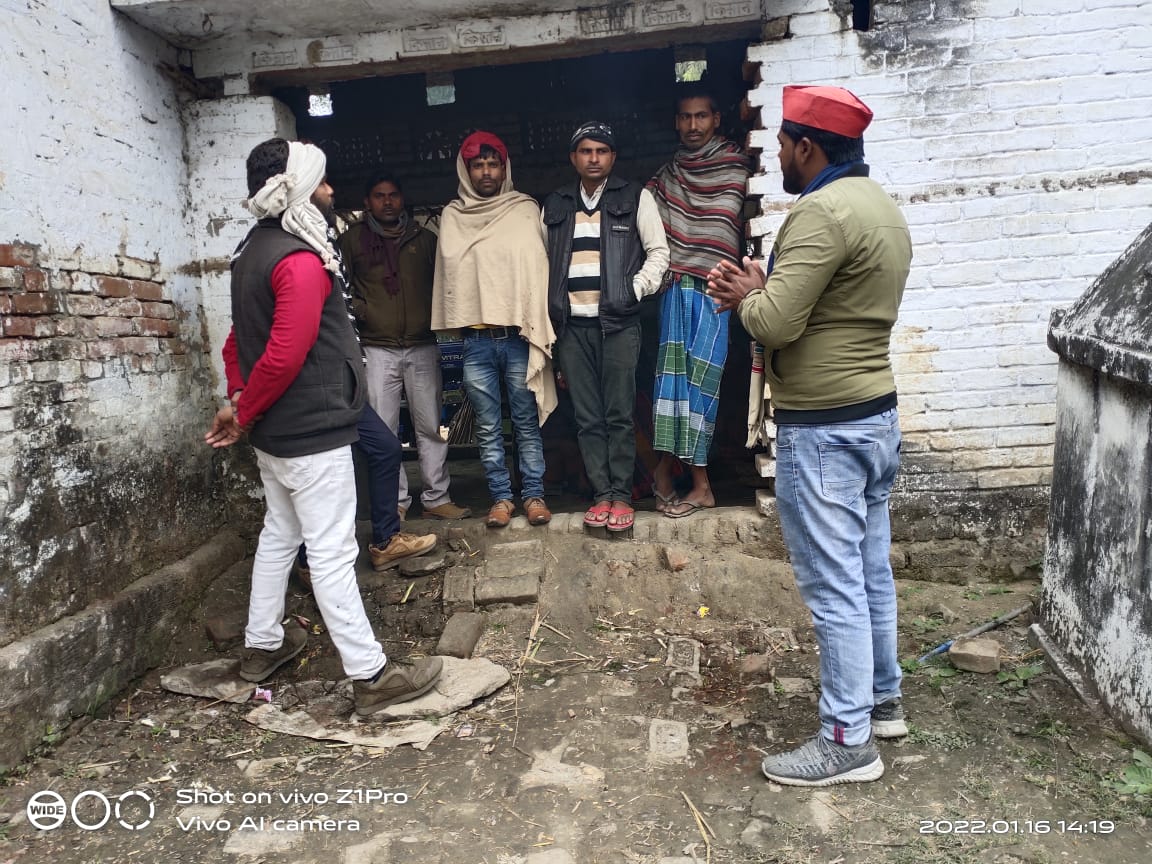 IndraDevGupta's tweet photo. श्री@RamkaranNirmalजी के निर्देश पर
जनसंपर्क
#लोहियावाहिनीश्रावस्ती
@yadavakhilesh @samajwadiparty @gajendrasinghps @AmrendraArya1 @manishjagan @samajwadipradip @BhadauriyaAnand @IndraDevGupta @arjunyadav022 @vijaysahumoon @NareshUttamSP @proframgopalya1 @dimpleyadav @MediaCellSP https://t.co/DXMtIYwjaq