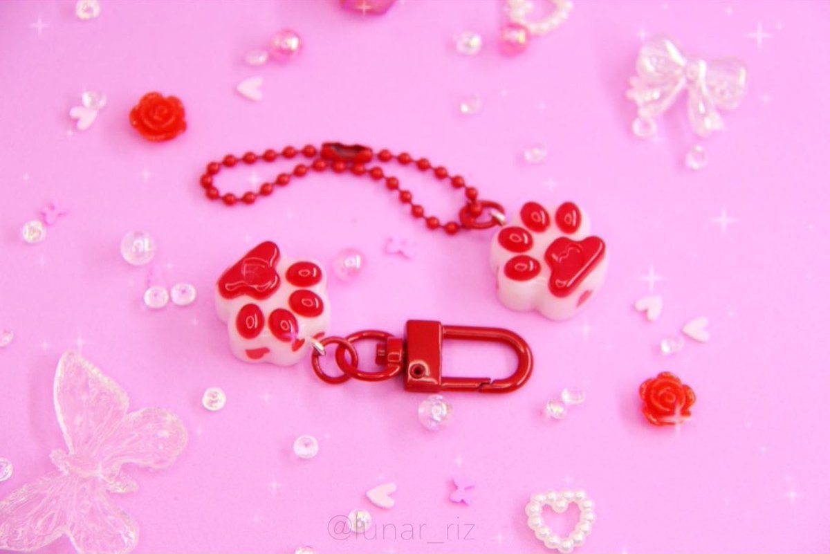 lunar_riz's tweet photo. 𖤐 พวงกุญแจอุ้งเท้าแมว 🐾
Valentine's colletion +｡:.ﾟ🌹⋆*♡･:
รุ่นขาว-แดง ลายหัวใจ 𓆩❤︎𓆪
ꕀ เริ่มต้นอุ้งละ 49 บาท

สามารถเปลี่ยนอะไหล่และสีอะไหล่ได้ 

สามารถดูรายละเอียดต่างๆ ได้ใน
📍 https://t.co/hfEB2hwvuU 

#พวงกุญแจ #พวงกุญแจเรซิ่น #ทาสแมว https://t.co/ZEeVQ42srK