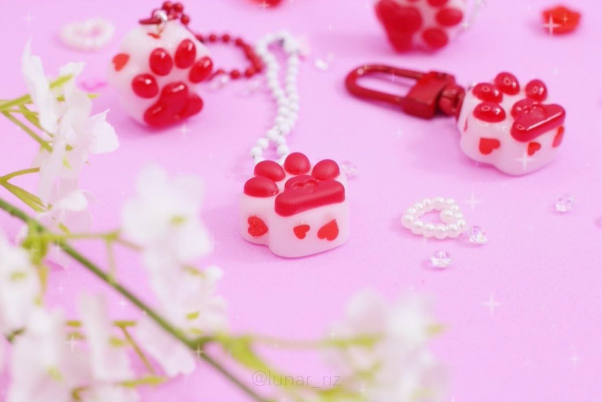 lunar_riz's tweet photo. 𖤐 พวงกุญแจอุ้งเท้าแมว 🐾
Valentine's colletion +｡:.ﾟ🌹⋆*♡･:
รุ่นขาว-แดง ลายหัวใจ 𓆩❤︎𓆪
ꕀ เริ่มต้นอุ้งละ 49 บาท

สามารถเปลี่ยนอะไหล่และสีอะไหล่ได้ 

สามารถดูรายละเอียดต่างๆ ได้ใน
📍 https://t.co/hfEB2hwvuU 

#พวงกุญแจ #พวงกุญแจเรซิ่น #ทาสแมว https://t.co/ZEeVQ42srK