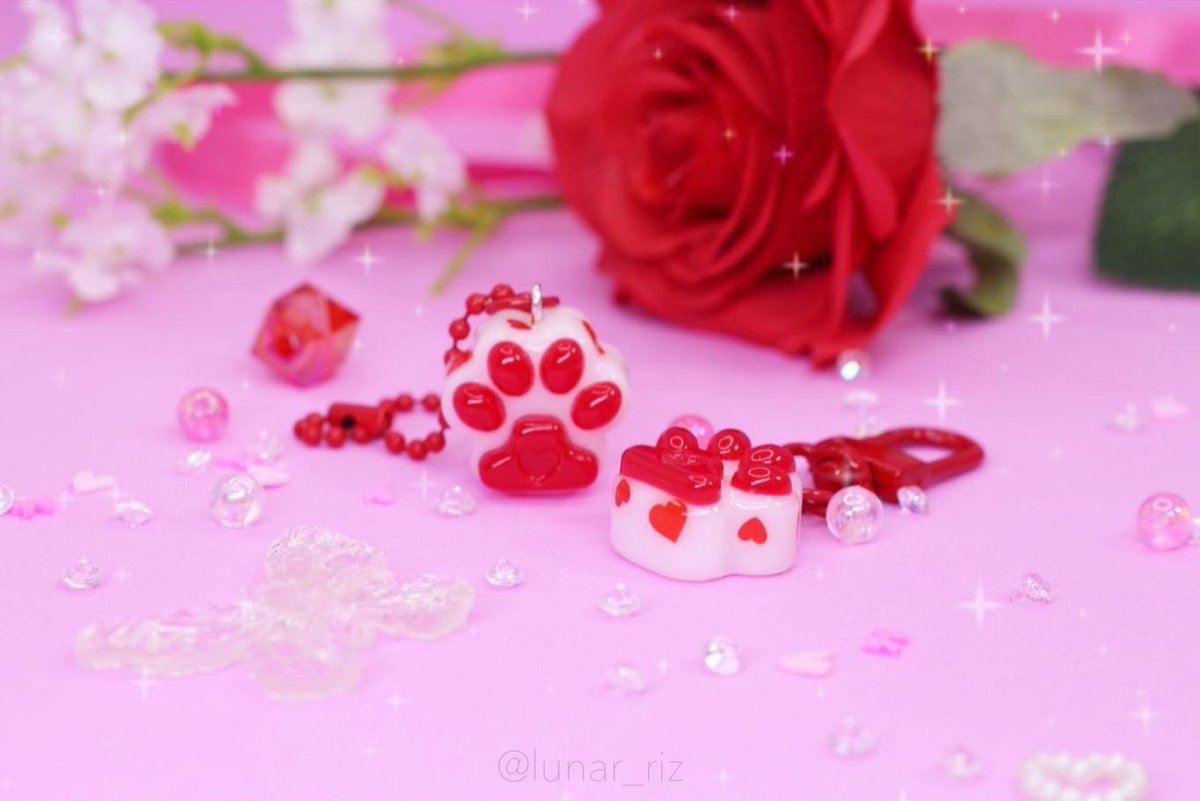 lunar_riz's tweet photo. 𖤐 พวงกุญแจอุ้งเท้าแมว 🐾
Valentine's colletion +｡:.ﾟ🌹⋆*♡･:
รุ่นขาว-แดง ลายหัวใจ 𓆩❤︎𓆪
ꕀ เริ่มต้นอุ้งละ 49 บาท

สามารถเปลี่ยนอะไหล่และสีอะไหล่ได้ 

สามารถดูรายละเอียดต่างๆ ได้ใน
📍 https://t.co/hfEB2hwvuU 

#พวงกุญแจ #พวงกุญแจเรซิ่น #ทาสแมว https://t.co/ZEeVQ42srK