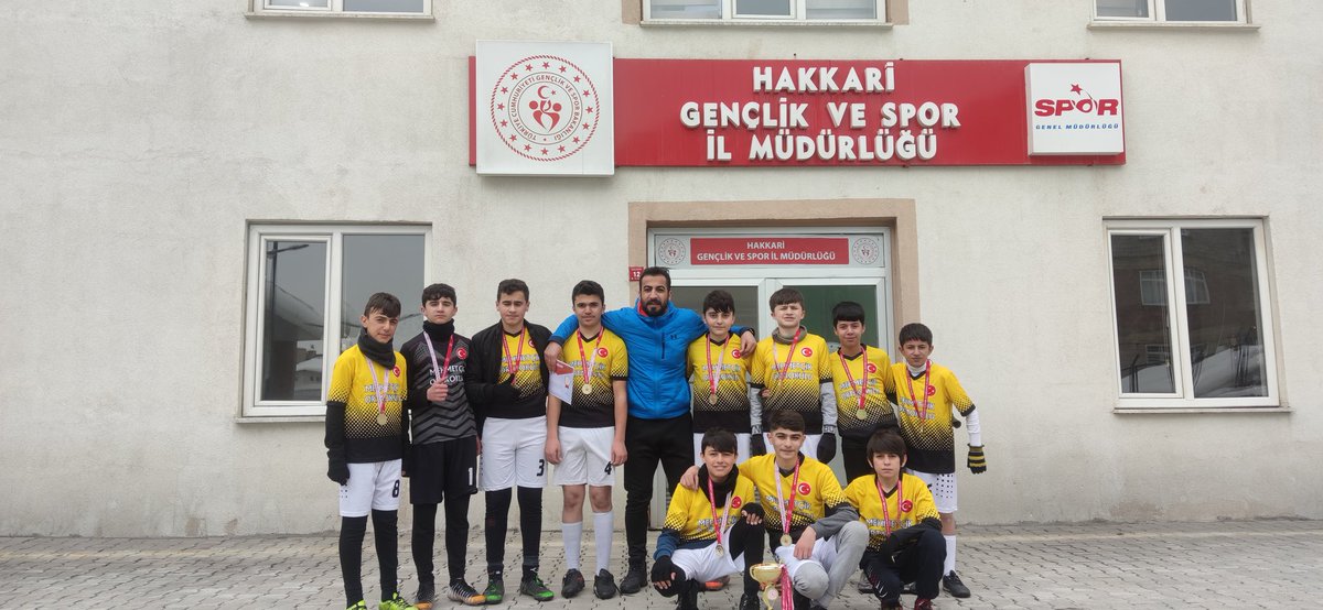 2021-2022 Yıldız Erkekler kategorisinde namağlup İl Şampiyonu olan Takımız bölgede ilçemizi temsil edecek tebrikler takım <a href="/kasapoglu/">Dr. Mehmet Kasapoğlu</a> <a href="/HakkariValiligi/">T.C. HAKKARİ VALİLİĞİ</a> @ykaymakamlik <a href="/yuksekova_mem/">Yüksekova İlçe Milli Eğitim Müdürlüğü</a> @Mehmetçik ortaokulu