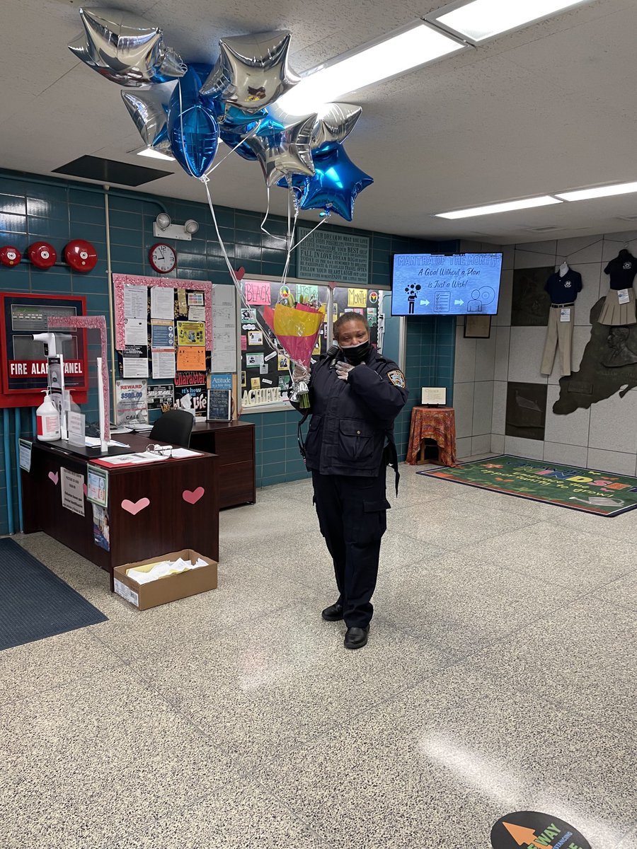 PS31TeacherTalk's tweet photo. PS 31 Wolves celebrates #blackhistorymonth. We honor and celebrate our own SSA. Agent Padmore you’re the best today and every day!! We love you. #bhm #sibod31 ⁦@SIBOD31⁩ ⁦@DrMarionWilson⁩ ⁦@CChavezD31⁩ @RoseannHarris62 https://t.co/rTQb77Axvw