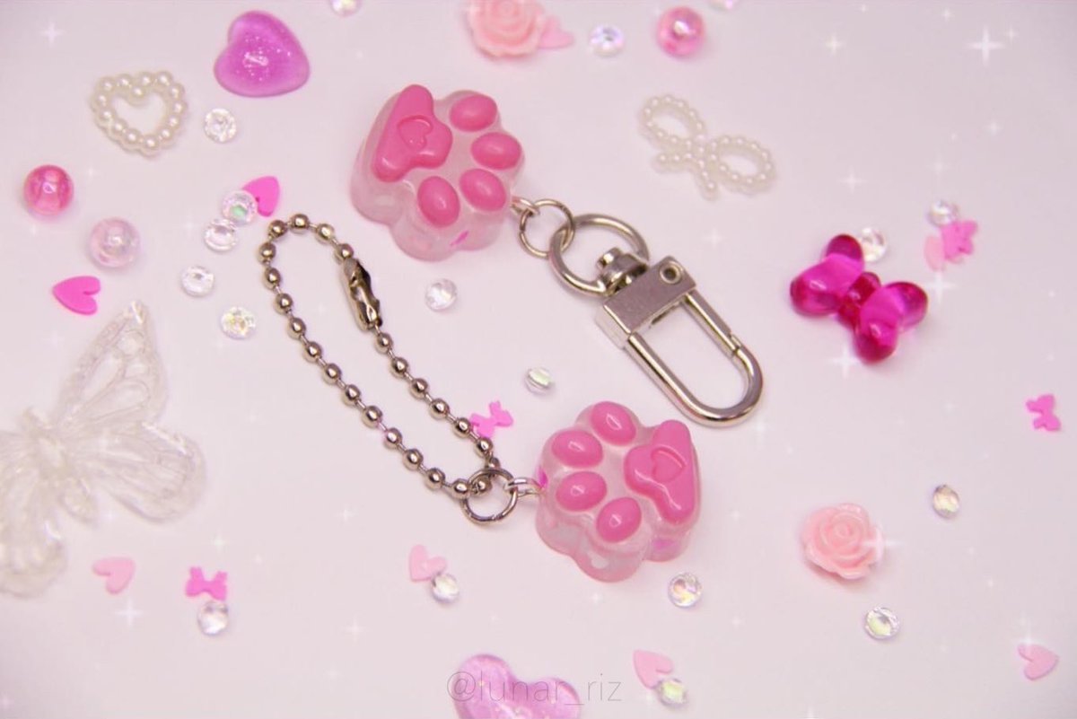 lunar_riz's tweet photo. 𖤐 พวงกุญแจอุ้งเท้าแมว 🐾
Valentine's colletion +｡:.ﾟ🌹⋆*♡･:
รุ่นชมพู-ใส ลายหัวใจ 𓆩❤︎𓆪
ꕀ เริ่มต้นอุ้งละ 49 บาท
สามารถเปลี่ยนอะไหล่และสีอะไหล่ได้ 

สามารถดูรายละเอียดต่างๆ ได้ใน
📍 https://t.co/hfEB2hwvuU 

หรือ dm มาสอบถามได้เลยนะคะ

#พวงกุญแจ #พวงกุญแจเรซิ่น #ทาสแมว https://t.co/irMXJyrUOJ