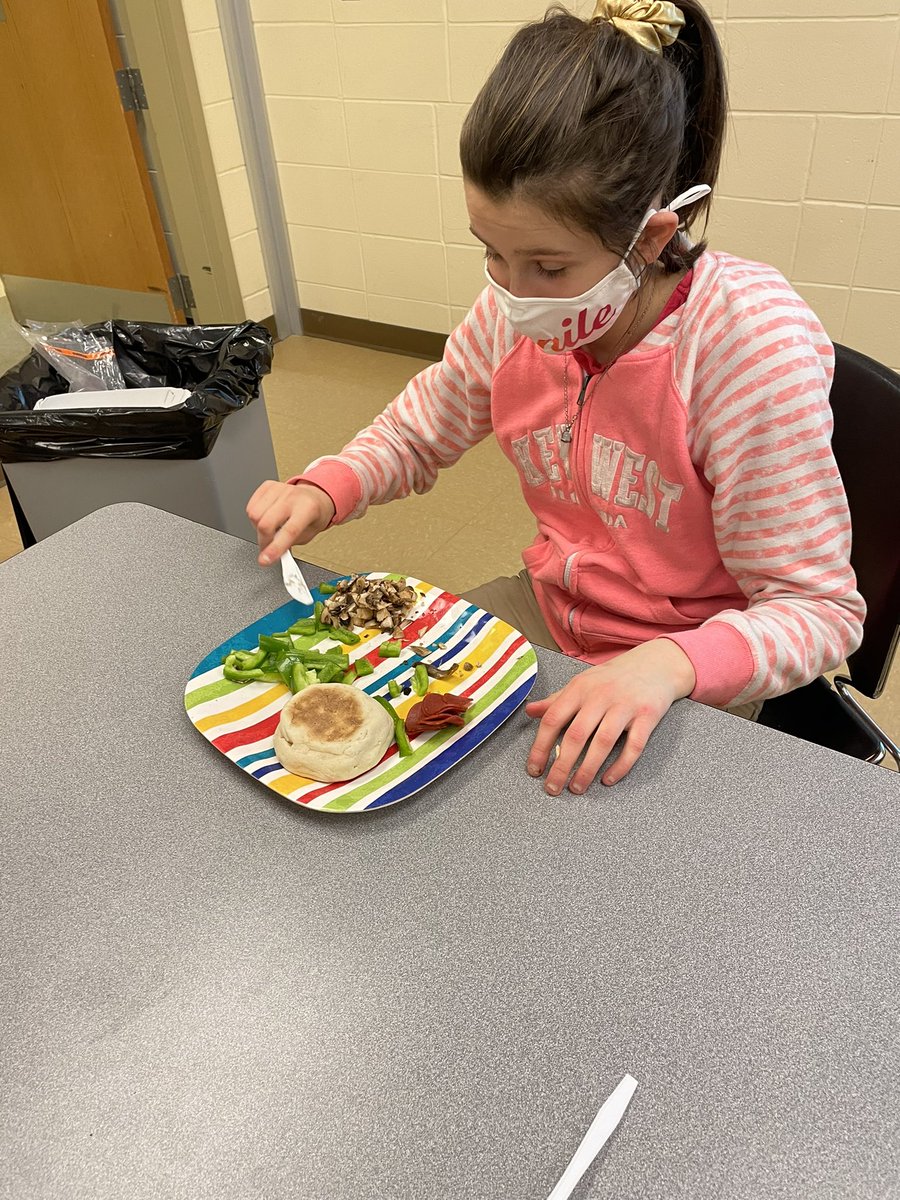 BHS_ILP's tweet photo. Pizza Day #2 in VTP!! #accessiblechef https://t.co/lD066NsnQX