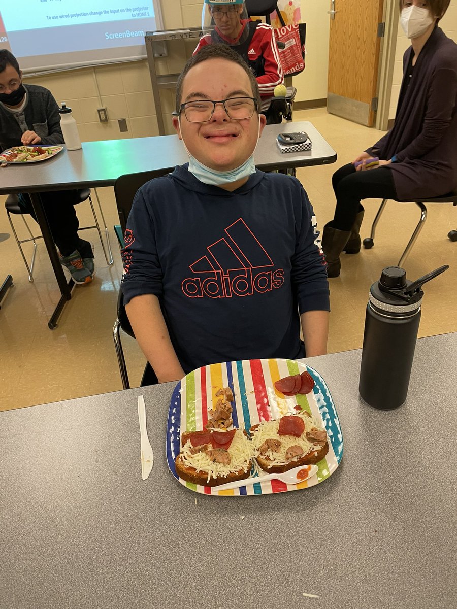 BHS_ILP's tweet photo. Pizza Day #2 in VTP!! #accessiblechef https://t.co/lD066NsnQX
