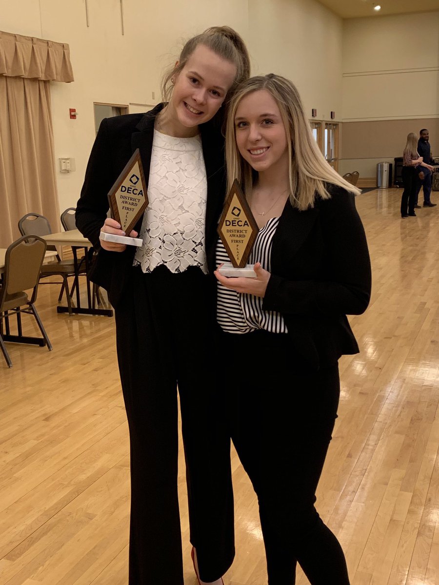 jmoser17's tweet photo. Looking back at DECA for #DECAalumni I think of all the great opportunities it gave to me to travel, learn, and meet new people. It is such a great organization that gives you SO many skills to succeed, and helped me choose the career path in the business field 👩‍💼💙 https://t.co/sR54B3ifA8